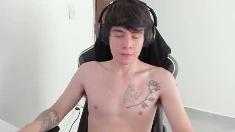 Snapshot of lonelyhotboy0 chatting on 10, 10, 2025 Kevin online show from 10, 10, 2025