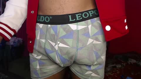 Snapshot of longdickservice01 chatting on 19, 1, 2025 professionalbreastsucker online show from 19, 1, 2025