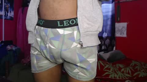 Snapshot of longdickservice01 chatting on 23, 1, 2025 professionalbreastsucker online show from 23, 1, 2025