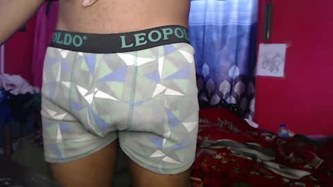 Snapshot of longdickservice01 chatting on 28, 1, 2025 professionalbreastsucker online show from 28, 1, 2025