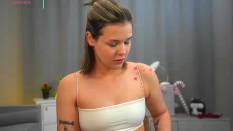 Snapshot of lookatmehabibi_ chatting on 18, 12, 2025 Adele Ellie and Lou Sally Dana and Bonnie online show from 18, 12, 2025