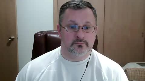 Snapshot of lookin75 chatting on 24, 2, 2025 lookin75 online show from 24, 2, 2025