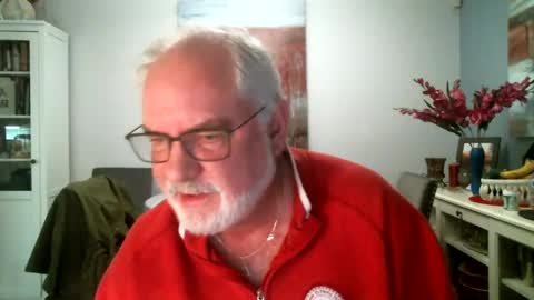 Snapshot of loop102 chatting on 16, 12, 2024 loop102 online show from 16, 12, 2024