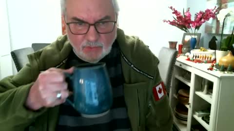 Snapshot of loop102 chatting on 5, 1, 2025 loop102 online show from 5, 1, 2025