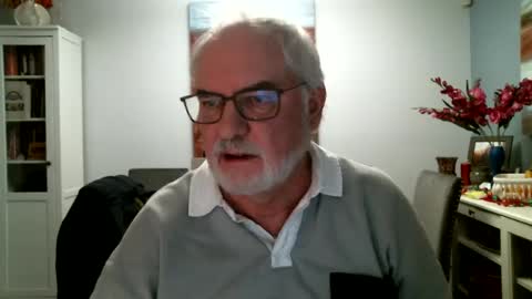 Snapshot of loop102 chatting on 9, 1, 2025 loop102 online show from 9, 1, 2025