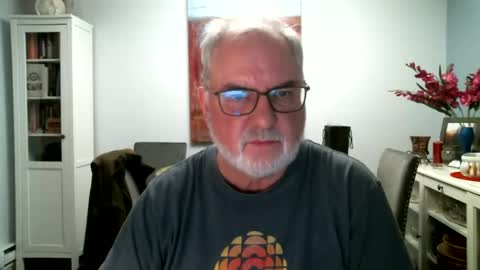 Snapshot of loop102 chatting on 25, 2, 2025 loop102 online show from 25, 2, 2025