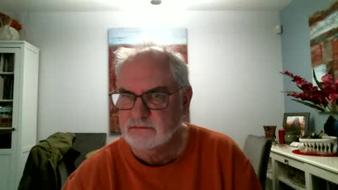 Snapshot of loop102 chatting on 7, 3, 2025 loop102 online show from 7, 3, 2025