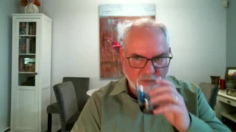 Snapshot of loop102 chatting on 27, 9, 2025 loop102 online show from 27, 9, 2025