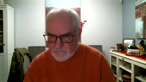 Snapshot of loop102 chatting on 28, 3, 2026 loop102 online show from 28, 3, 2026