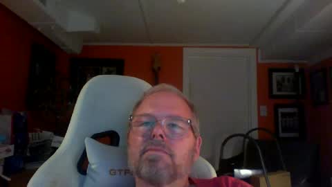 Snapshot of loosegravl chatting on 20, 7, 2026 loosegravl online show from 20, 7, 2026