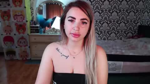 Queen LoraSinClare online show from 25, 5, 2026