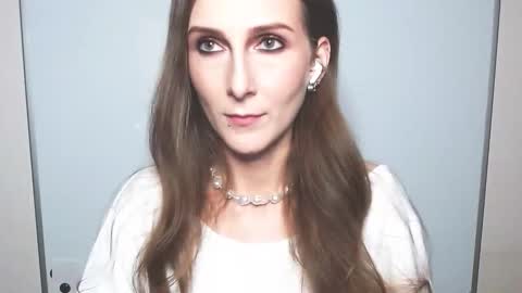 Lora  online show from 14, 4, 2026