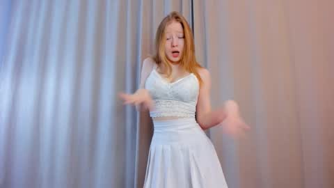 Snapshot of lorenpiyano chatting on 22, 12, 2025 Lola online show from 22, 12, 2025