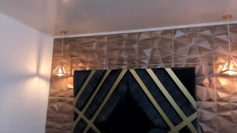  L O R E N Z O  Thumbs Up help  online show from 10, 2, 2025