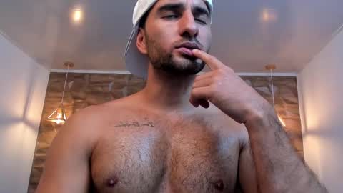  L O R E N Z O  Thumbs Up help  online show from 10, 2, 2025