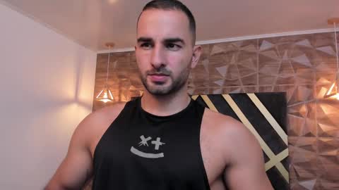  L O R E N Z O  Thumbs Up help  online show from 24, 2, 2025