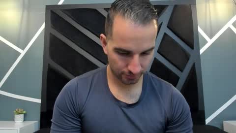  L O R E N Z O  Thumbs Up help  online show from 8, 9, 2025