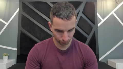  L O R E N Z O  Thumbs Up help  online show from 9, 9, 2025