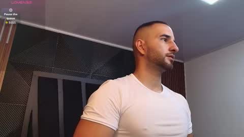 Snapshot of lorenzo_walker_ chatting on 17, 4, 2026 L O R E N Z O Thumbs Up help online show from 17, 4, 2026