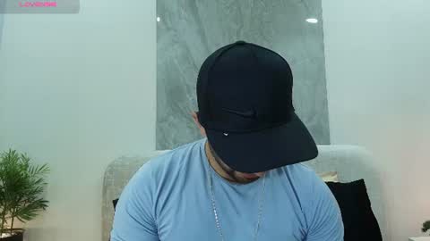 Snapshot of lorenzo_walker_ chatting on 11, 6, 2026 L O R E N Z O Thumbs Up help online show from 11, 6, 2026