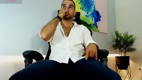Snapshot of lorenzo_walker_ chatting on 8, 7, 2026 L O R E N Z O Thumbs Up help online show from 8, 7, 2026