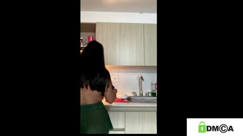 Snapshot of loreth_jw chatting on 15, 4, 2026 Queen Loreth online show from 15, 4, 2026