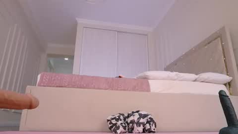 Snapshot of lori_leen chatting on 10, 9, 2025 Leyla online show from 10, 9, 2025