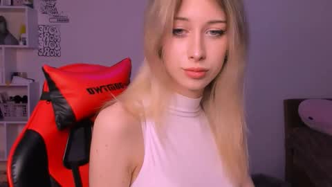 Snapshot of lori_meow chatting on 3, 10, 2025 Lori online show from 3, 10, 2025