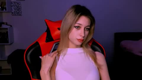 Snapshot of lori_meow chatting on 17, 10, 2025 Lori online show from 17, 10, 2025