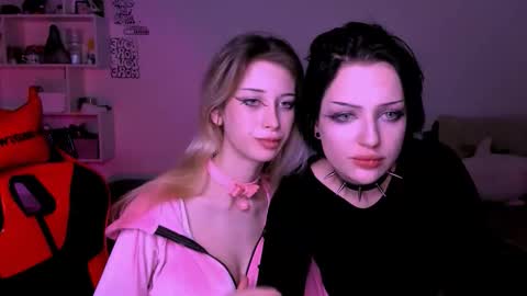 Snapshot of lori_meow chatting on 4, 11, 2025 Lori online show from 4, 11, 2025