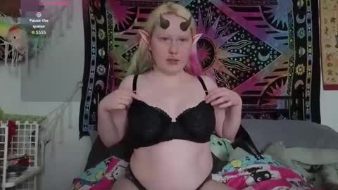 Snapshot of loricritter2 chatting on 9, 5, 2026 Lori Critter online show from 9, 5, 2026