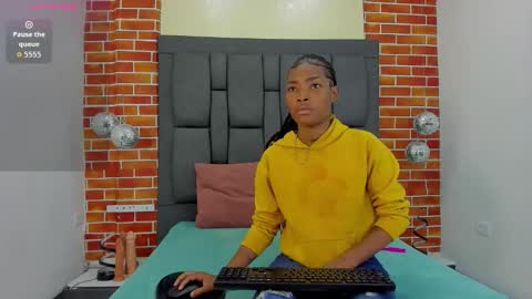 Snapshot of lorrewilliams chatting on 10, 10, 2025 Instagram Dahiara-Cristal....... facebook ---lore-oficial ... online show from 10, 10, 2025