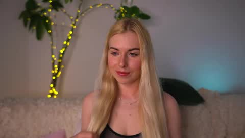 Lorrie online show from 10, 4, 2026