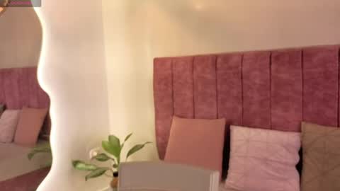 Snapshot of lou_22_ chatting on 8, 5, 2026 Lou online show from 8, 5, 2026