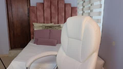 Snapshot of lou_rosse chatting on 25, 2, 2025  Lou Rosse  online show from 25, 2, 2025