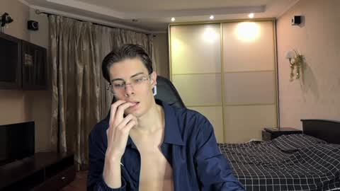 Snapshot of louis_preston chatting on 4, 1, 2025 Mark online show from 4, 1, 2025