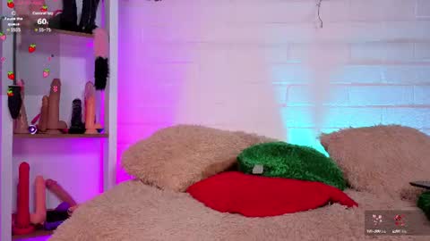 Snapshot of louise_nails chatting on 25, 6, 2026 LouIse online show from 25, 6, 2026