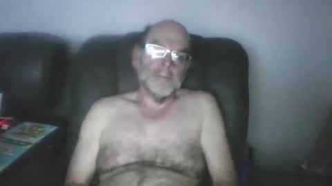 Snapshot of louism13 chatting on 4, 4, 2026 louism13 online show from 4, 4, 2026