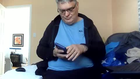 Snapshot of loumtl3 chatting on 26, 5, 2026 loumtl3 online show from 26, 5, 2026