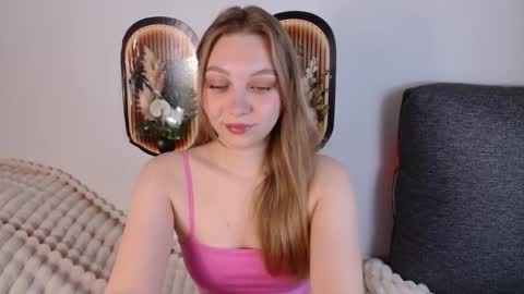 Snapshot of love_bella_ chatting on 21, 4, 2026 love bella online show from 21, 4, 2026