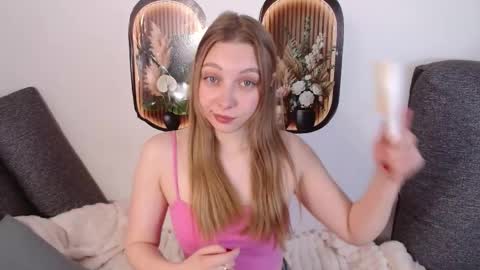 Snapshot of love_bella_ chatting on 21, 4, 2026 love bella online show from 21, 4, 2026