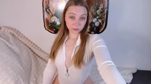 Snapshot of love_bella_ chatting on 24, 4, 2026 love bella online show from 24, 4, 2026