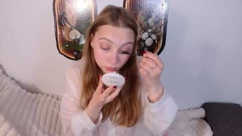 Snapshot of love_bella_ chatting on 12, 5, 2026 love bella online show from 12, 5, 2026