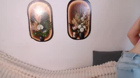 Snapshot of love_bella_ chatting on 13, 5, 2026 love bella online show from 13, 5, 2026