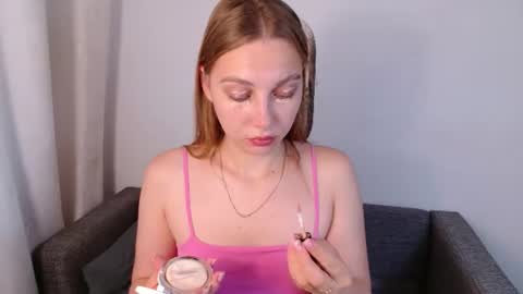 Snapshot of love_bella_ chatting on 19, 6, 2026 love bella online show from 19, 6, 2026