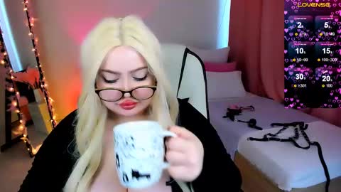 Snapshot of love_insidee chatting on 16, 2, 2025 Sailor online show from 16, 2, 2025