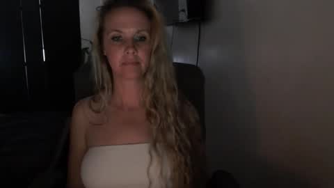 LoVe On  online show from 10, 4, 2026