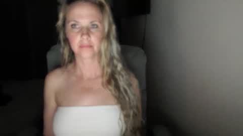 Snapshot of love_on_ chatting on 22, 4, 2026 LoVe On online show from 22, 4, 2026
