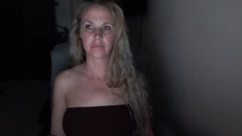 Snapshot of love_on_ chatting on 7, 5, 2026 LoVe On online show from 7, 5, 2026