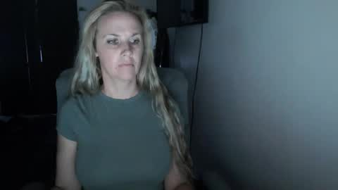 Snapshot of love_on_ chatting on 18, 5, 2026 LoVe On online show from 18, 5, 2026